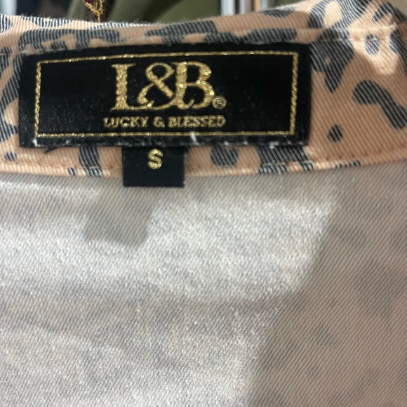 Button up - Picture 4 of 4